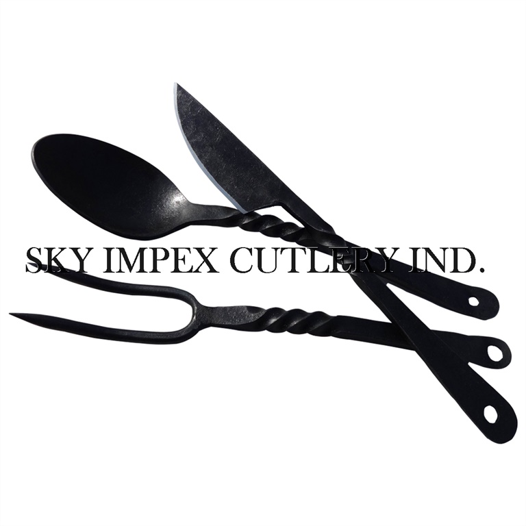 TWISTED CUTLERY SET